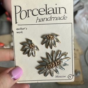 Porcelain handmade set of earrings and broche